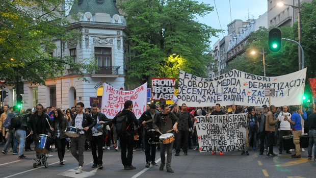 Бубњари на челу колоне 